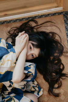 一件一件的剥掉她的衣服